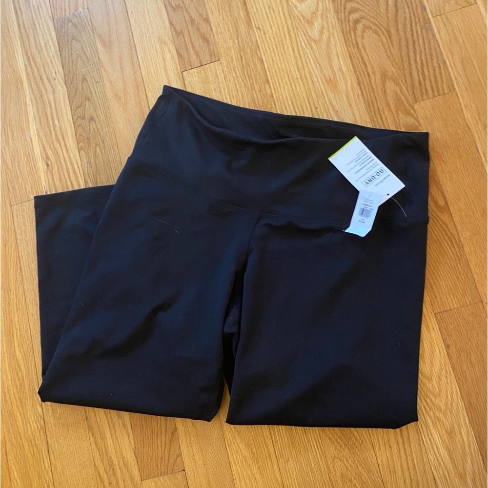 Old Navy NWT plus 1x medium compression Go Dry Capri leggings.